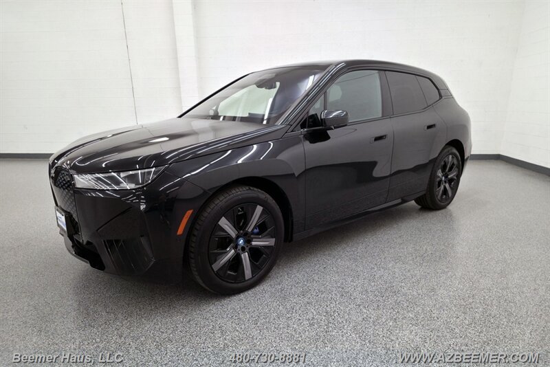 Used 2024 BMW iX xDrive50 w/ Premium Package AWD/4WD image 4