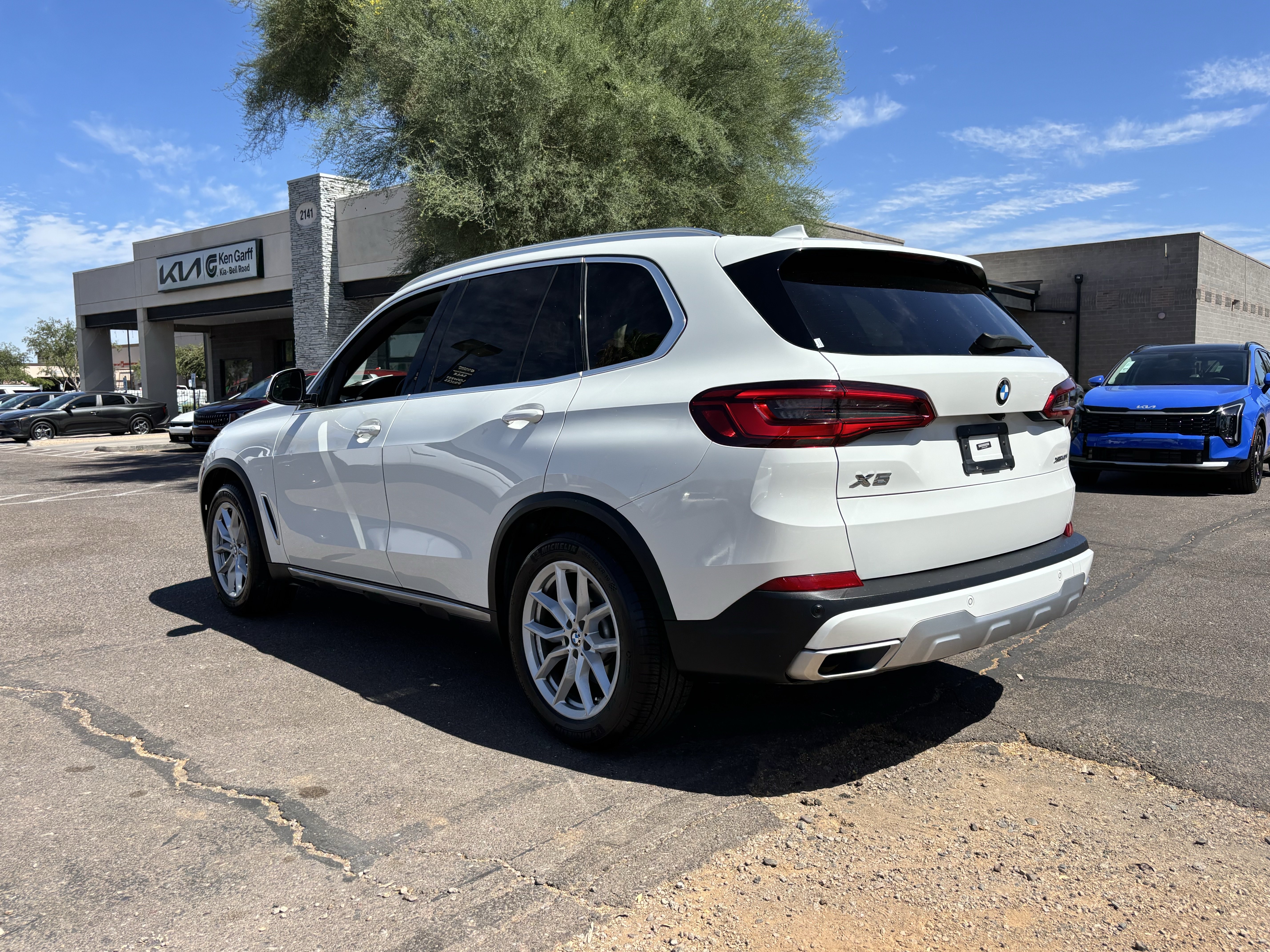 Used 2019 BMW X5 xDrive40i w/ Convenience Package AWD/4WD image 4