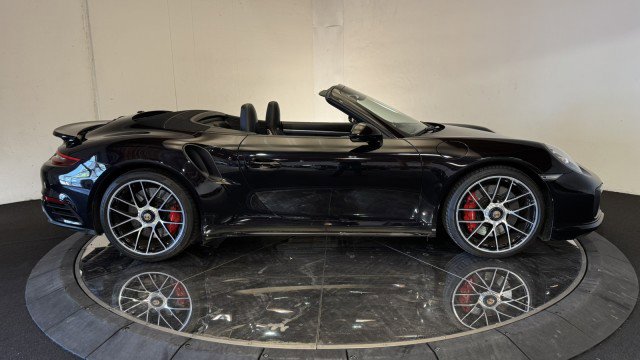 Used 2019 Porsche 911 Turbo image 32