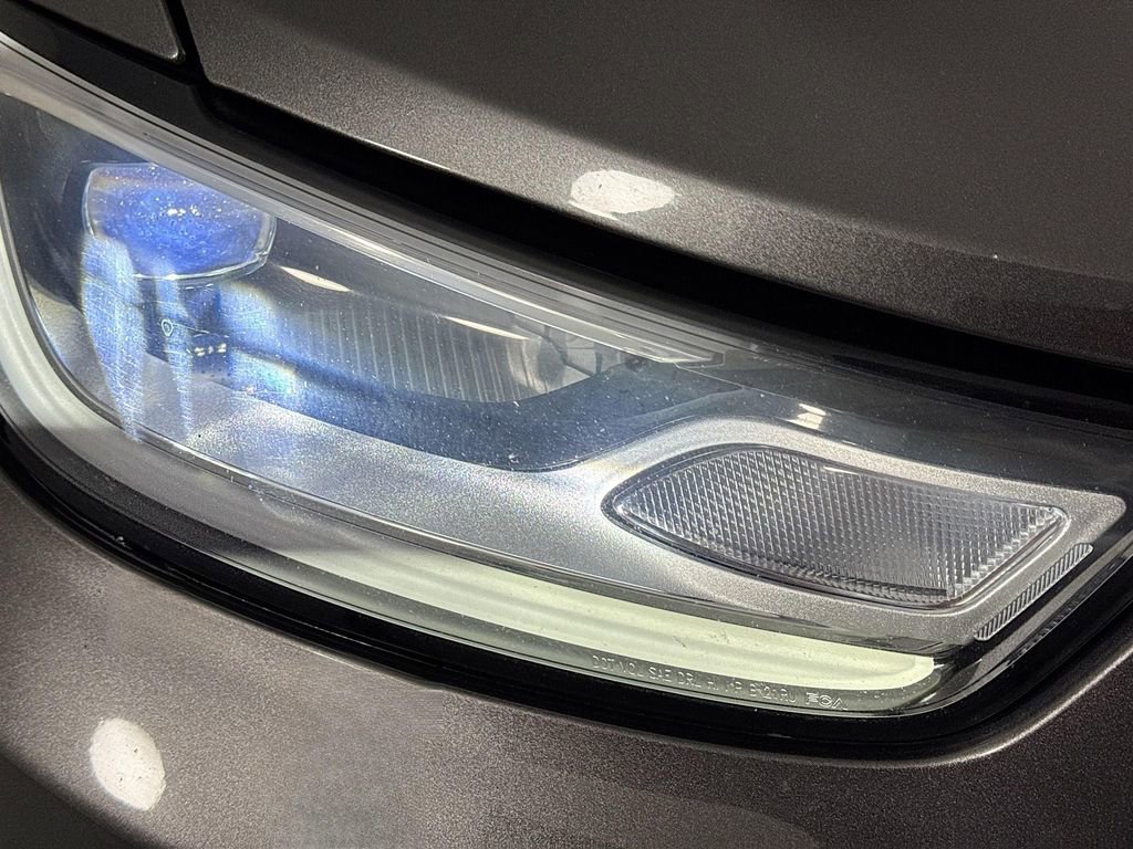 Used 2023 Chrysler Pacifica Touring-L image 39