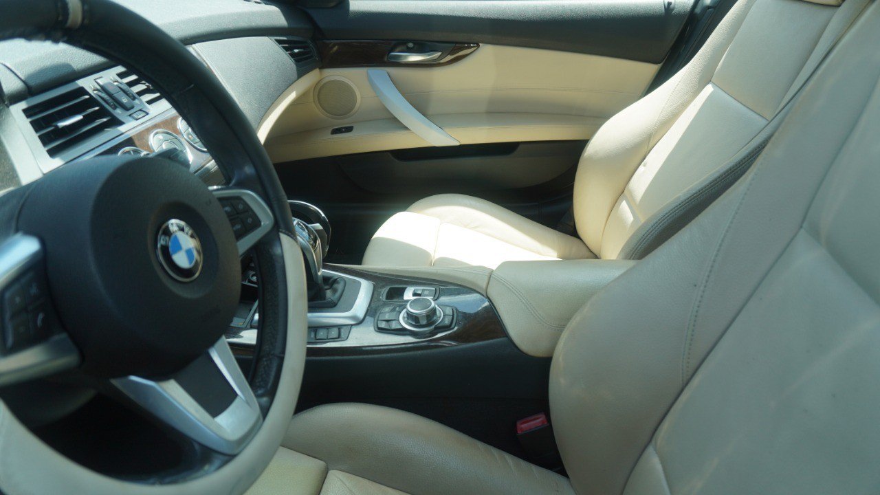 Used 2013 BMW Z4 sDrive35i RWD image 9
