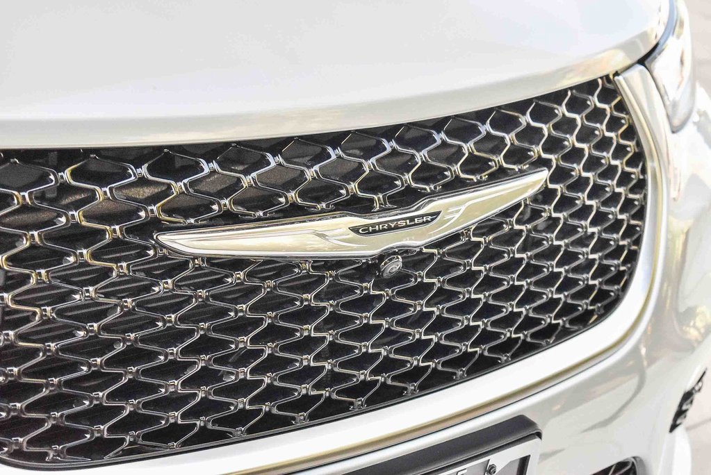 New 2026 Chrysler Pacifica Pinnacle w/ Trailer Tow Group image 9
