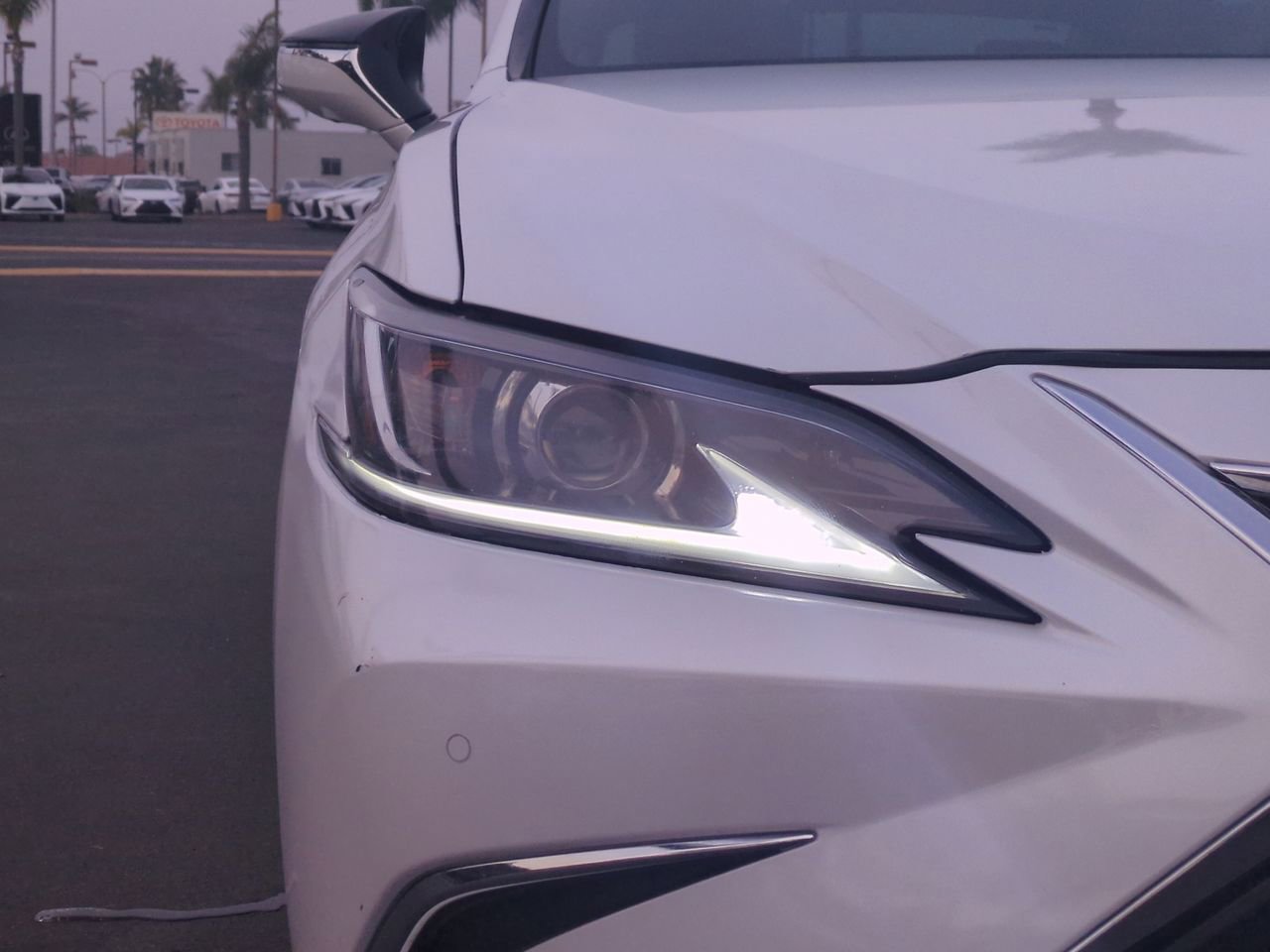 Used 2019 Lexus ES 300h w/ Luxury Package image 11