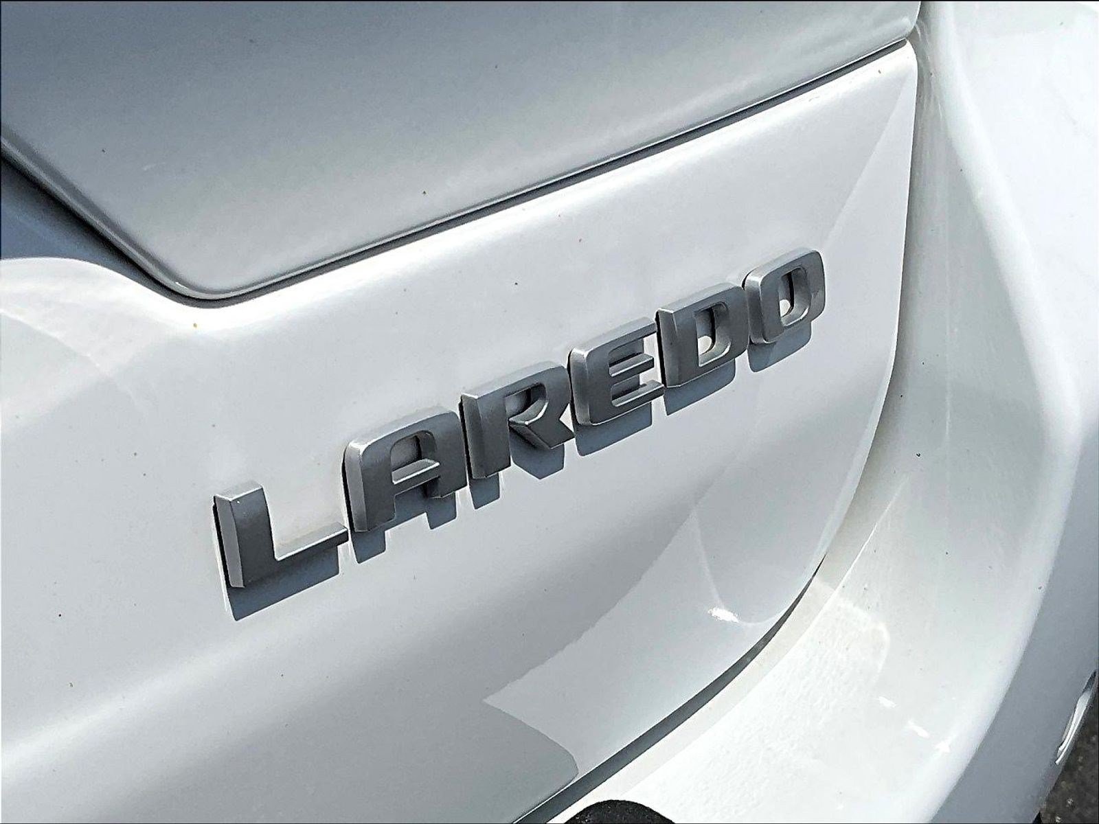 Used 2024 Jeep Grand Cherokee Laredo AWD/4WD image 24