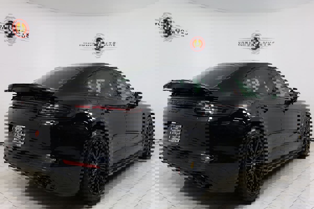 Used 2020 Porsche Panamera GTS image 3
