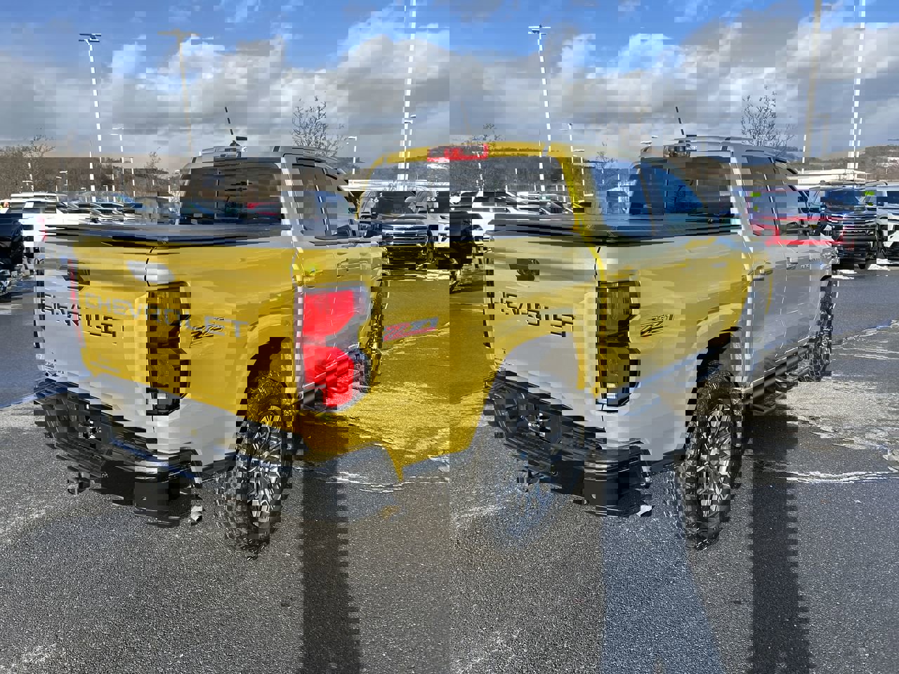 Used 2023 Chevrolet Colorado Z71 w/ Z71 Convenience Package 2 image 7