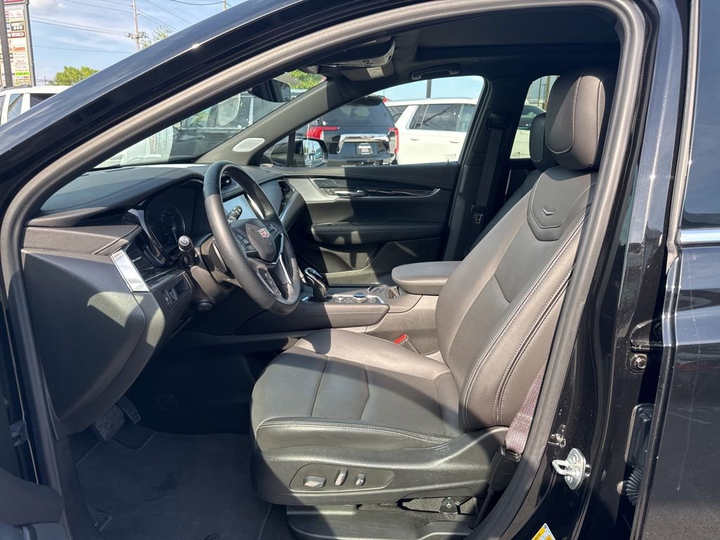 Used 2025 Cadillac XT5 Premium Luxury image 14