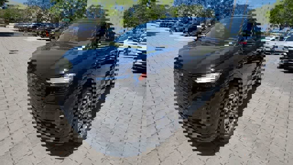 Used 2023 Audi Q4 e-tron Premium Plus w/ Premium Plus AWD/4WD image 5