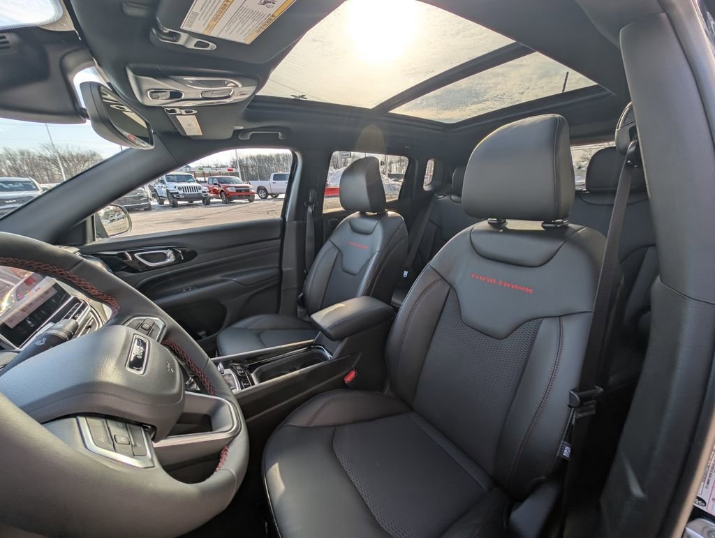 New 2026 Jeep Compass Trailhawk w/ Sun, Sound & Navigation Group AWD/4WD image 15