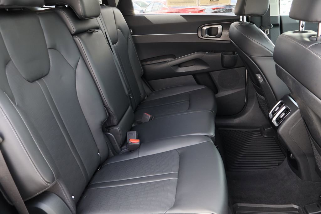 Used 2025 Kia Sorento S image 26