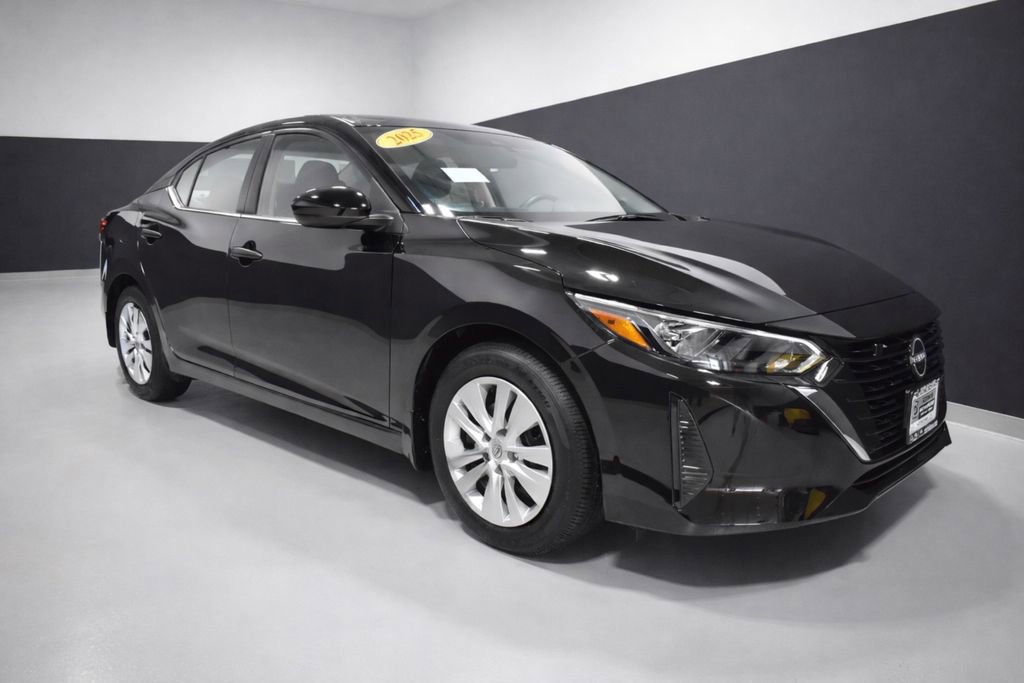 Used 2025 Nissan Sentra S image 7
