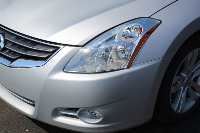 Used 2011 Nissan Altima 3.5 SR image 10