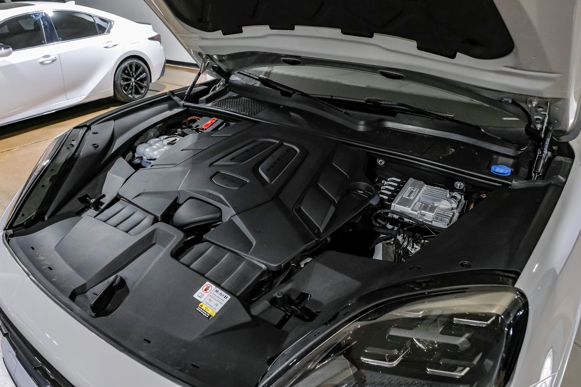 Used 2024 Porsche Cayenne Coupe image 52