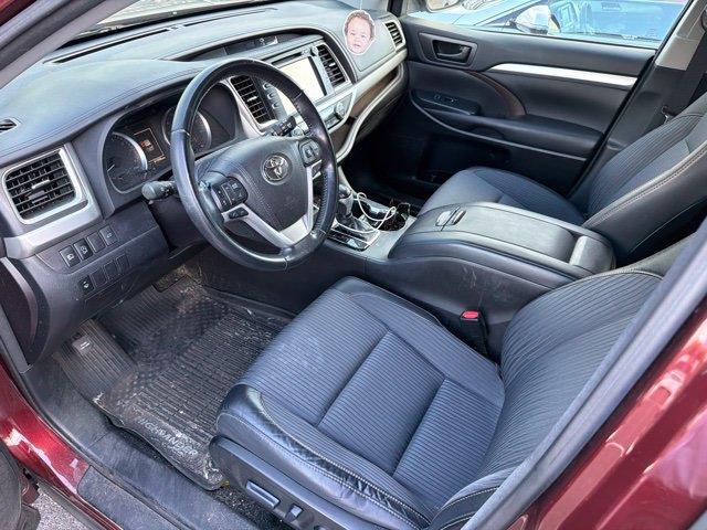 Used 2017 Toyota Highlander Plus AWD/4WD image 23