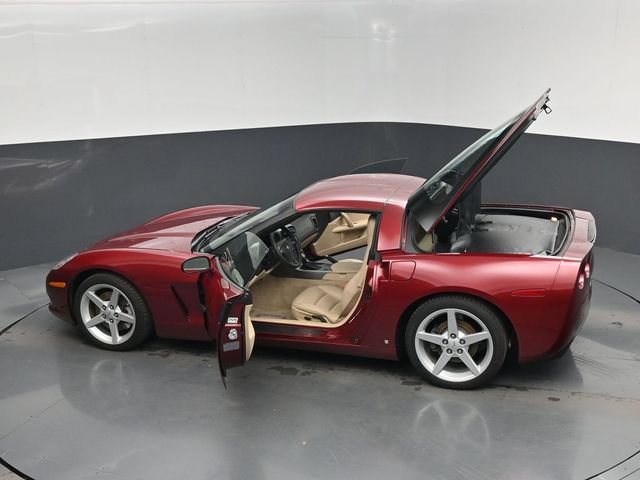 Used 2007 Chevrolet Corvette Coupe w/ Preferred Equipment Group RWD image 17