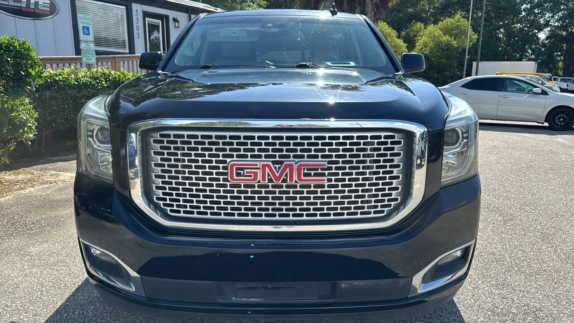 Used 2016 GMC Yukon Denali w/ Open Road Package AWD/4WD image 2