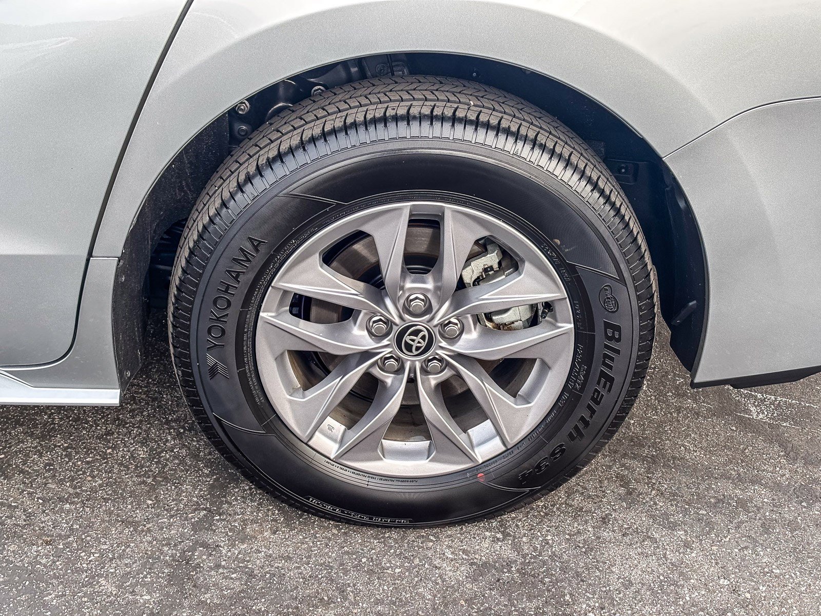 Used 2025 Toyota Sienna XLE image 13