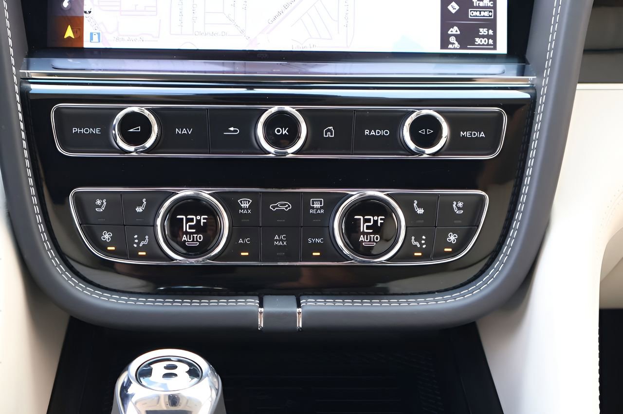 Used 2022 Bentley Bentayga AWD/4WD image 19