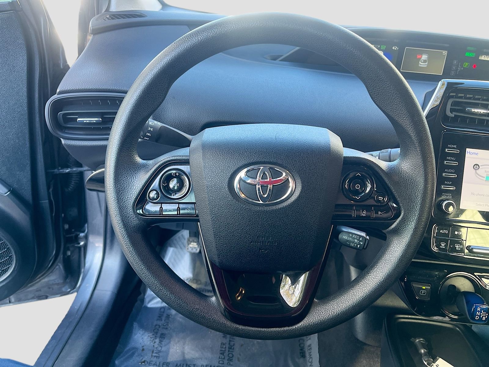 Used 2022 Toyota Prius L Eco image 11