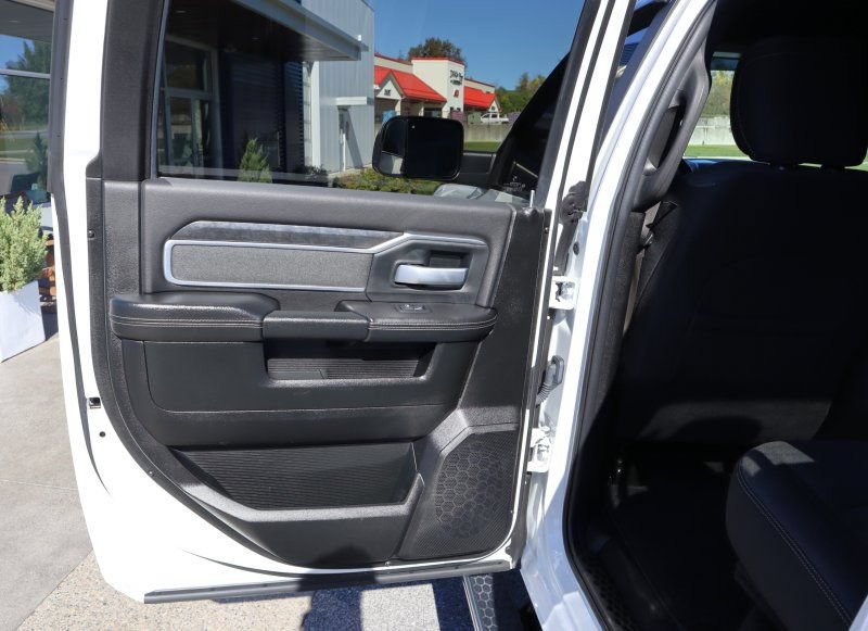 Used 2020 RAM 2500 Big Horn w/ Night Edition AWD/4WD image 17