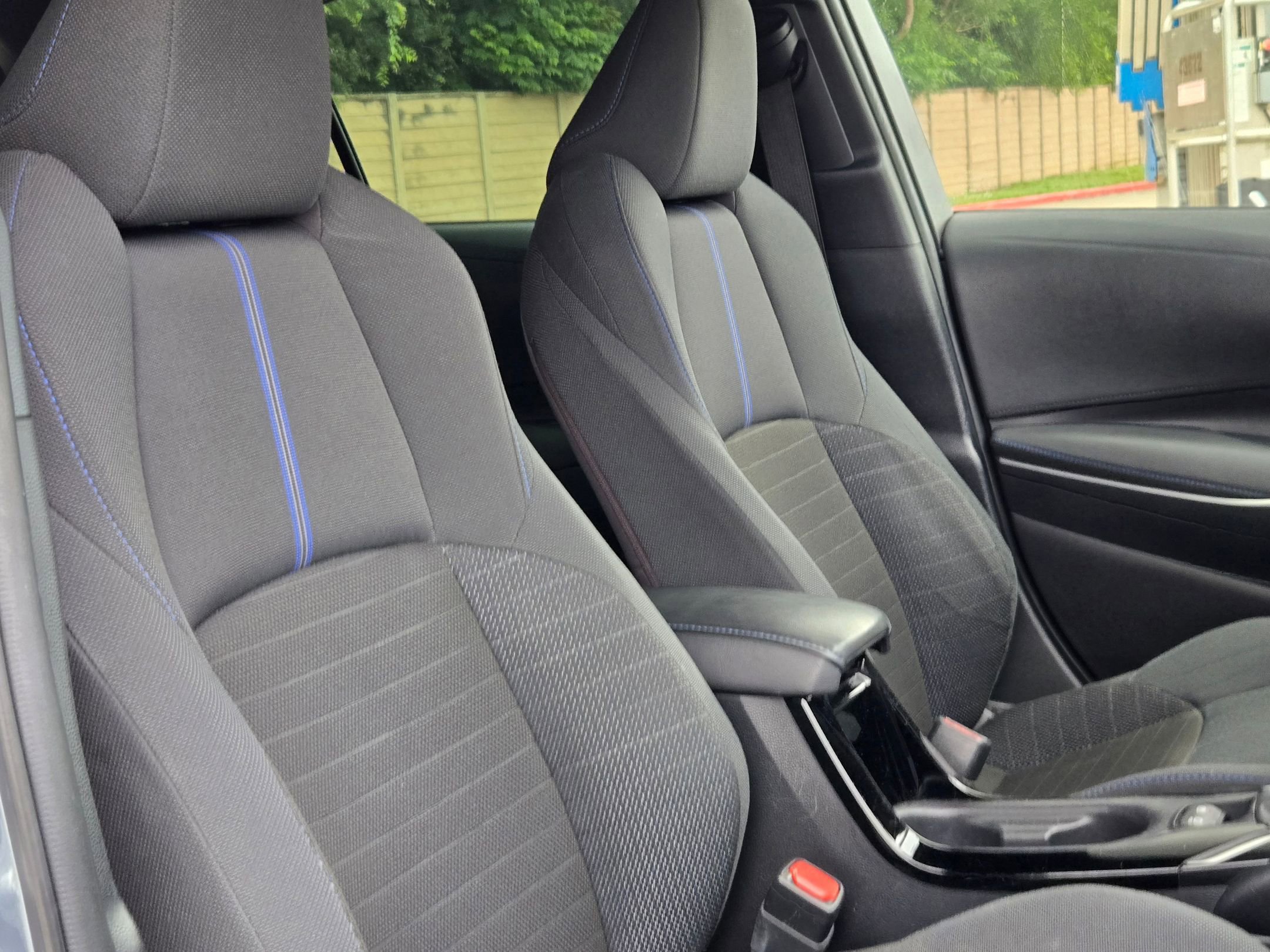 Used 2020 Toyota Corolla SE FWD image 30
