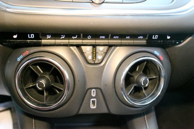 Used 2025 Chevrolet Blazer LT AWD/4WD image 25