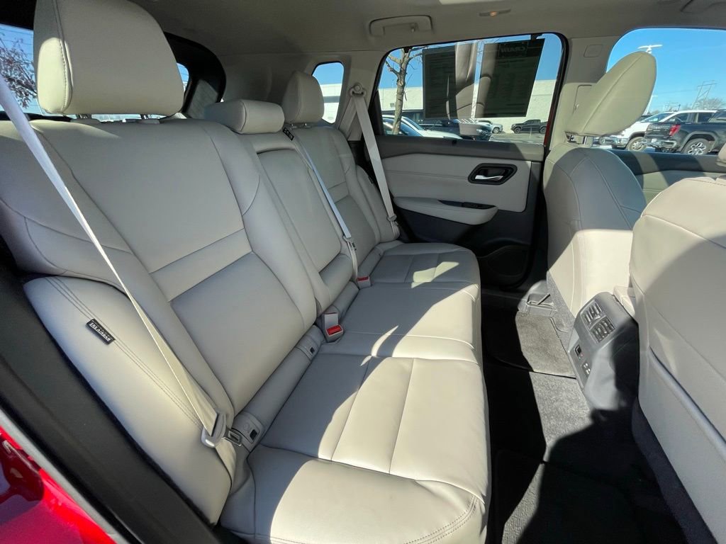 Used 2023 Nissan Rogue SL w/ SL Premium Package image 28