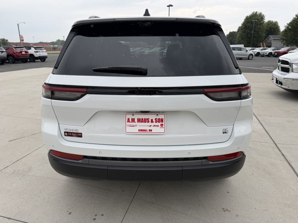 New 2026 Jeep Grand Cherokee Limited AWD/4WD image 7