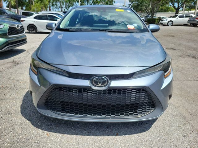 Used 2021 Toyota Corolla LE FWD image 2