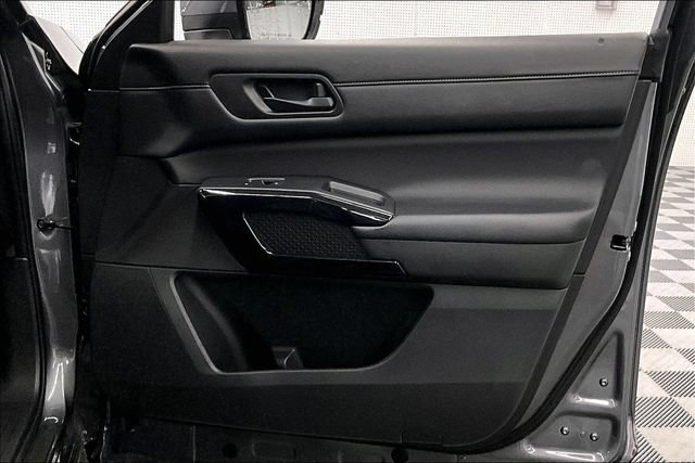 Used 2025 Nissan Pathfinder SV FWD image 20
