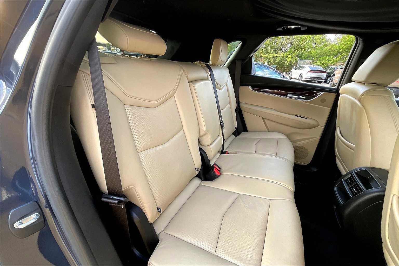 Used 2018 Cadillac XT5 Luxury w/ Driver Awareness Package image 31