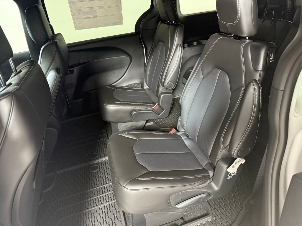 New 2026 Chrysler Voyager LX image 13