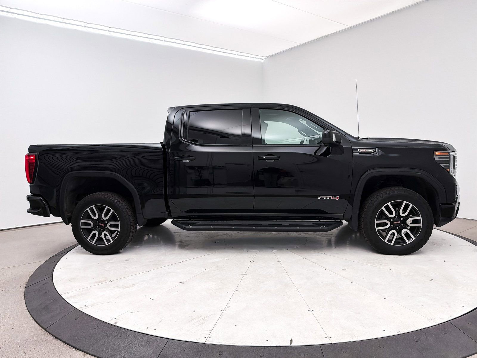 Used 2024 GMC Sierra 1500 AT4 w/ Technology Package image 33