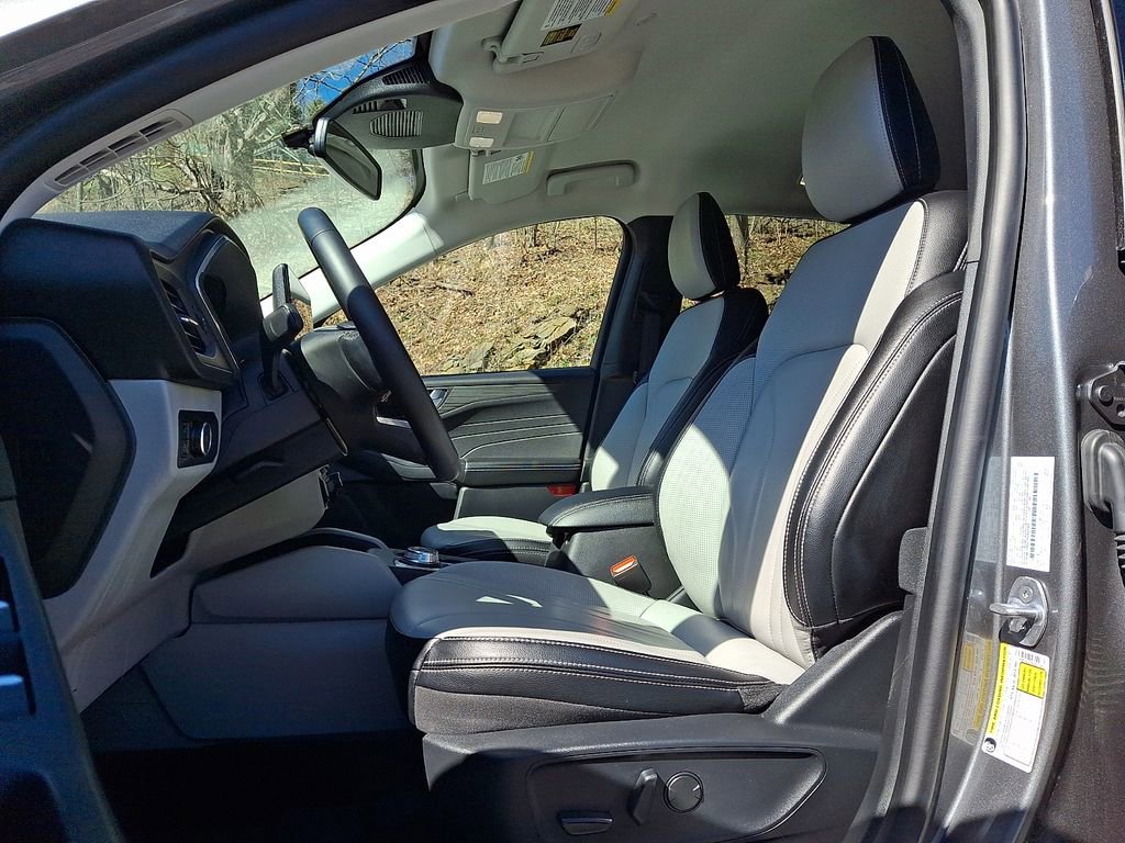 Used 2025 Ford Escape Platinum w/ Premium Technology Package image 13