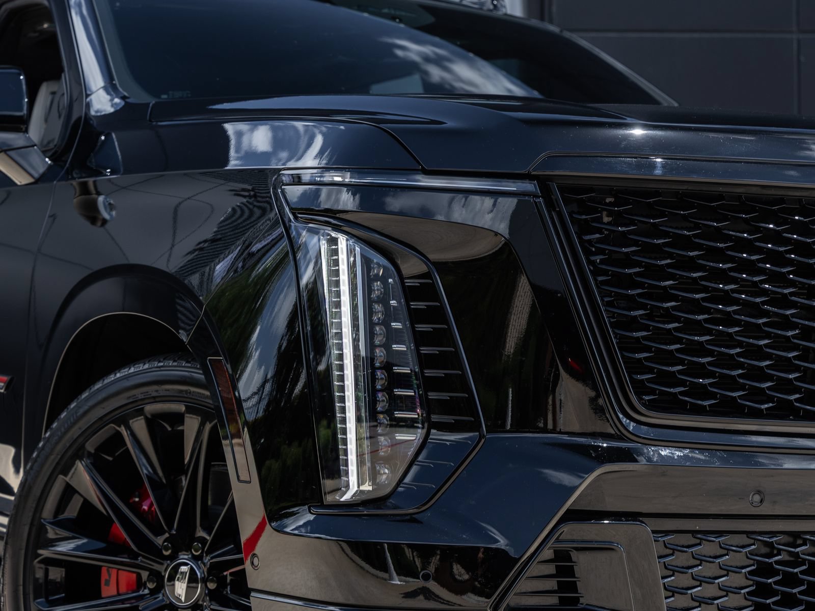 Used 2025 Cadillac Escalade ESV V AWD/4WD image 18