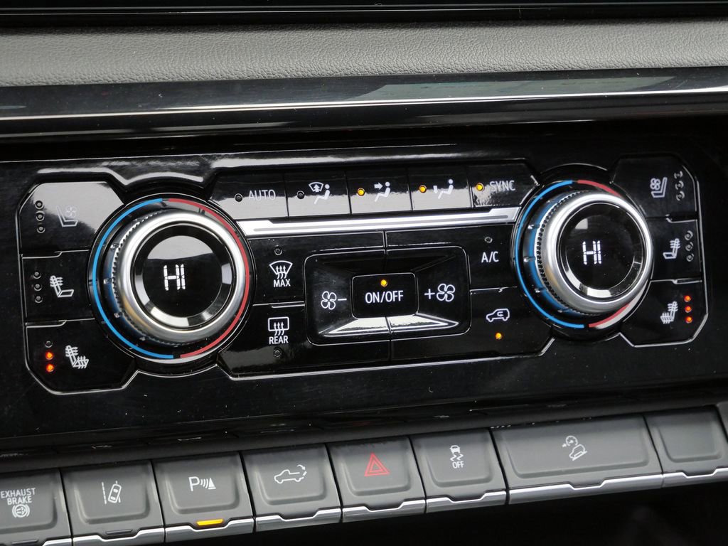 Used 2025 GMC Sierra 2500 AT4 w/ AT4 Premium Plus Package image 42