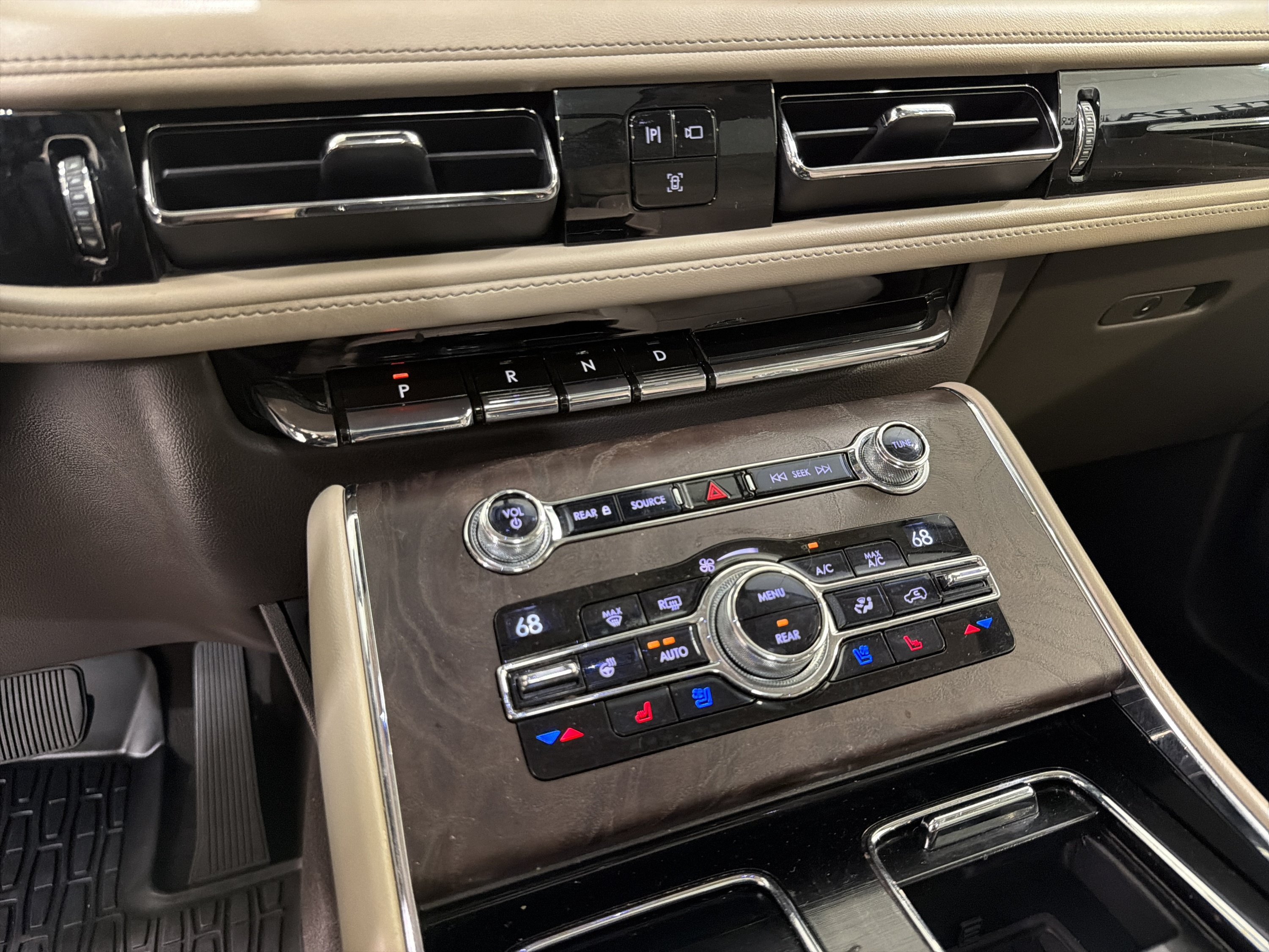 Used 2020 Lincoln Aviator Reserve w/ Equipment Group 202A AWD/4WD image 19
