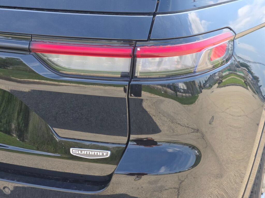 Certified 2025 Jeep Grand Cherokee Summit w/ Adv Protech Group IV AWD/4WD image 15