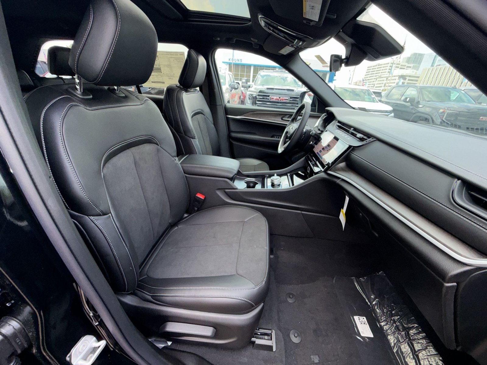 New 2026 Jeep Grand Cherokee Altitude AWD/4WD image 27
