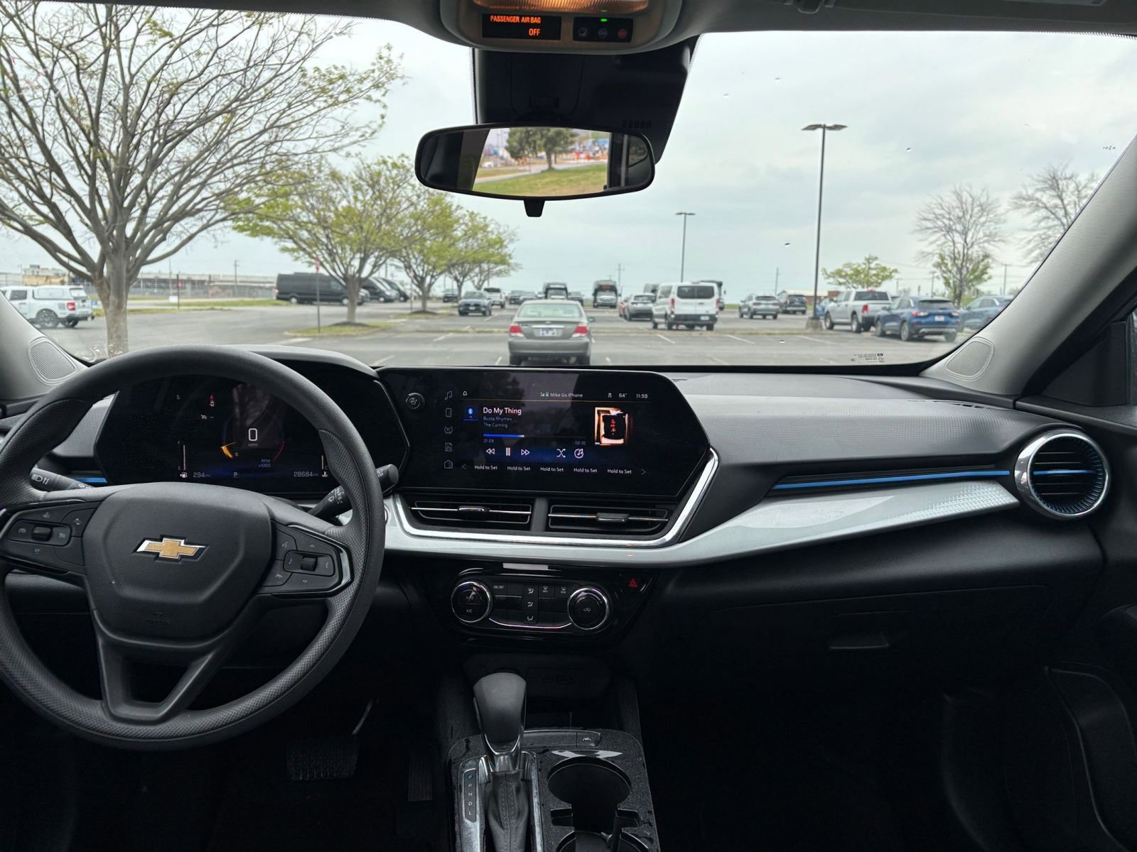 Used 2025 Chevrolet Trax LT image 32