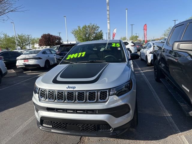 Used 2025 Jeep Compass Sport w/ Mopar Graphics Package image 6