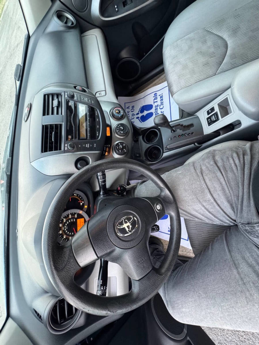 Used 2010 Toyota RAV4 Base 4dr SUV image 12