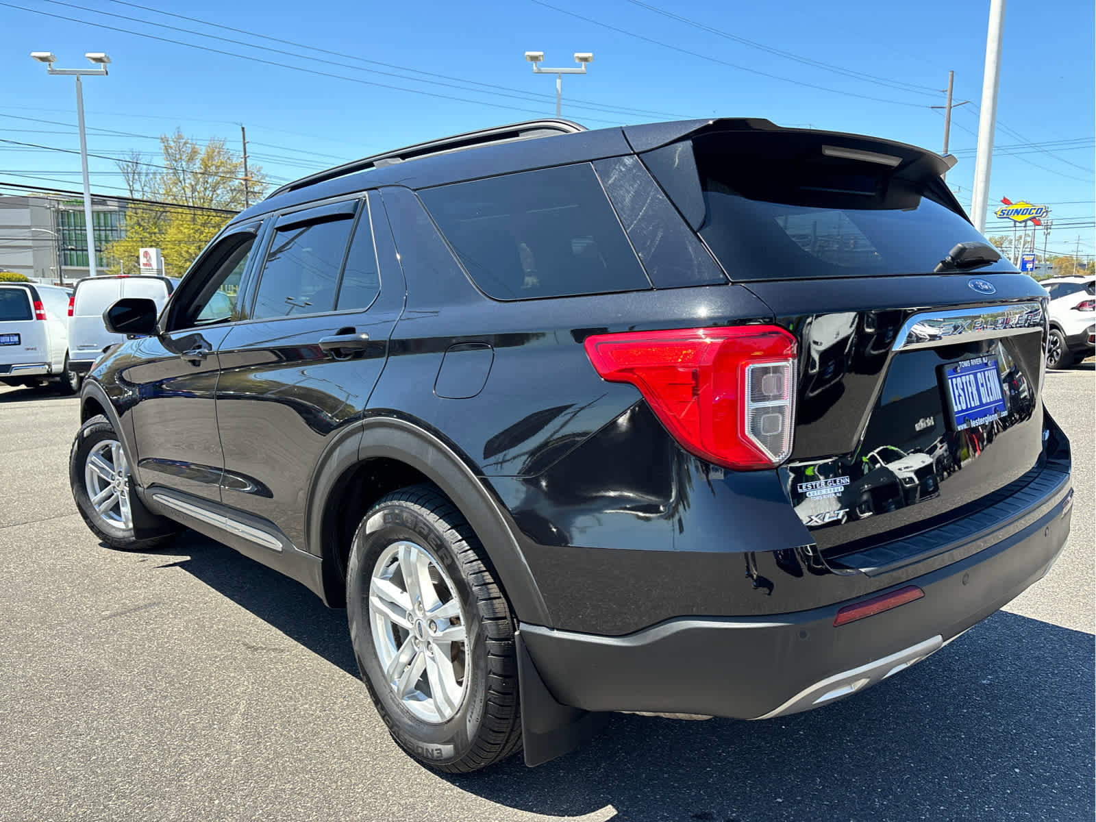 Used 2021 Ford Explorer XLT w/ Equipment Group 202A AWD/4WD image 26