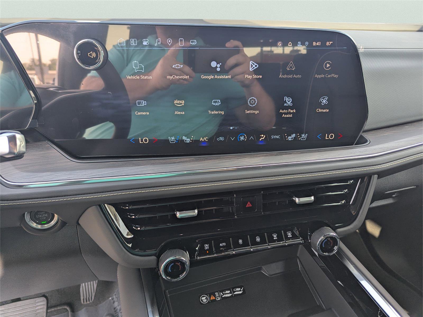 New 2025 Chevrolet Suburban Premier image 31