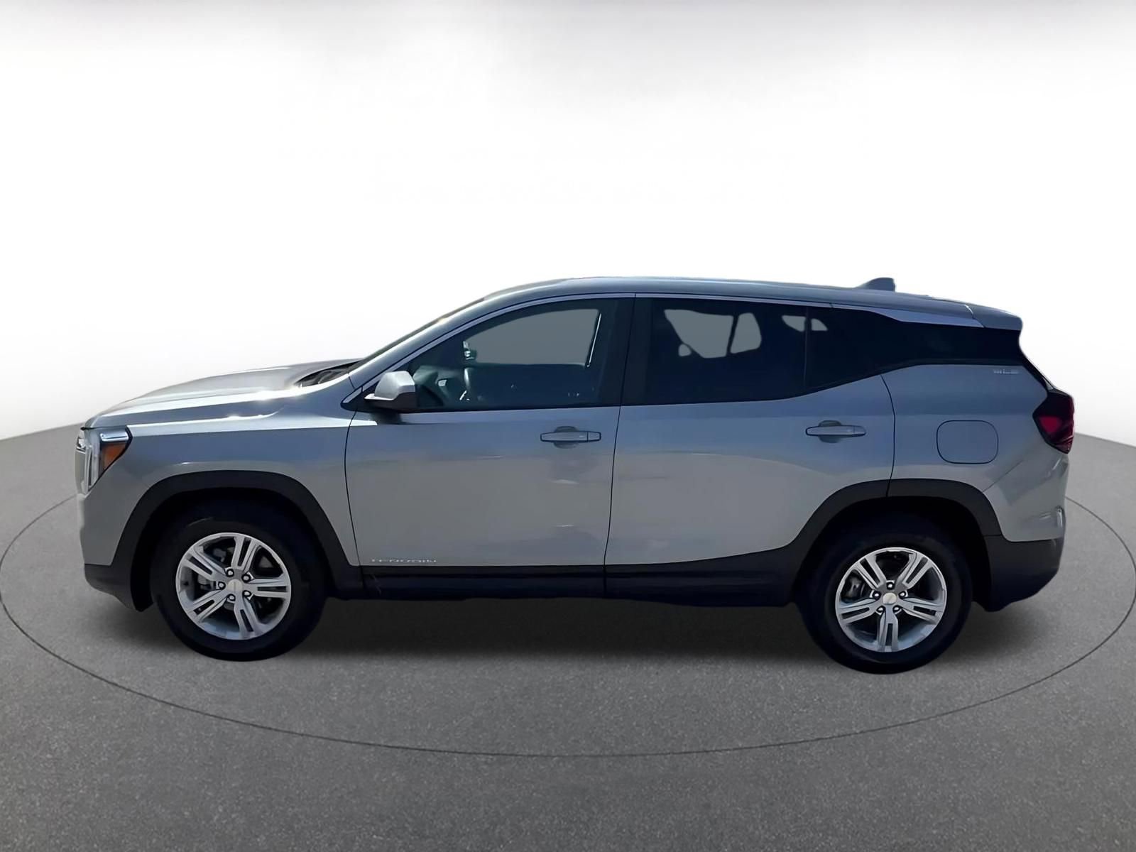 Used 2024 GMC Terrain SLE FWD image 9