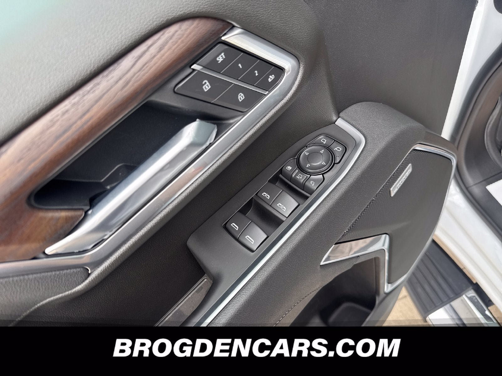 New 2026 GMC Sierra 3500 SLT w/ SLT Premium Package AWD/4WD image 8