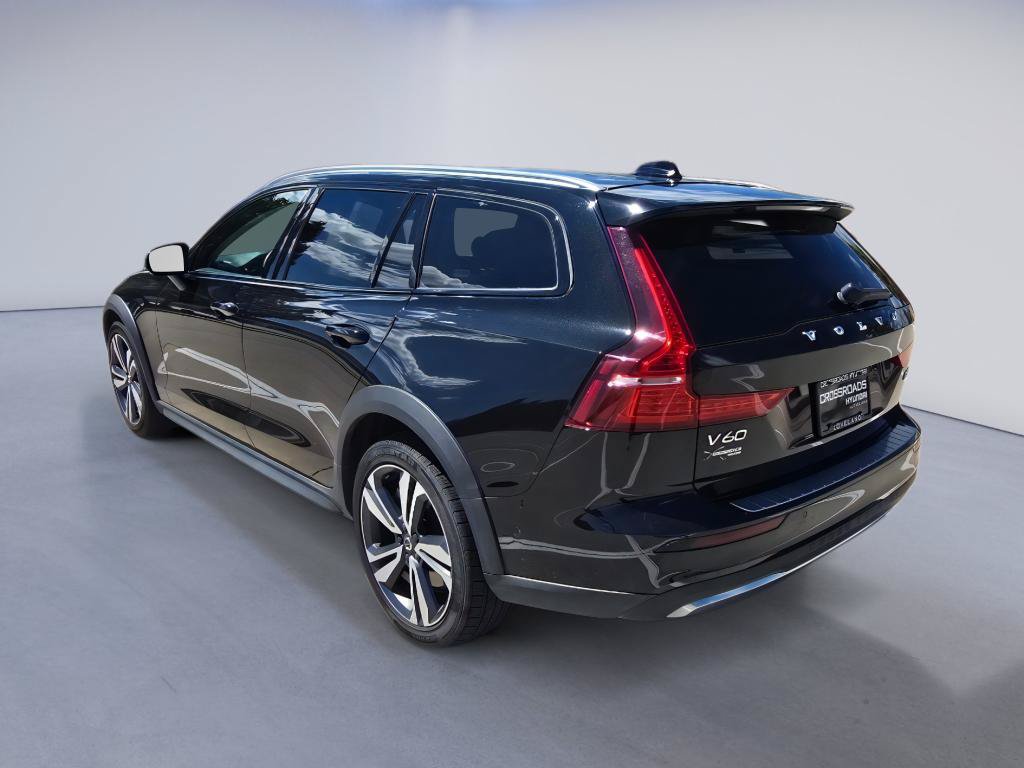 Used 2025 Volvo V60 B5 Cross Country Plus AWD/4WD image 3
