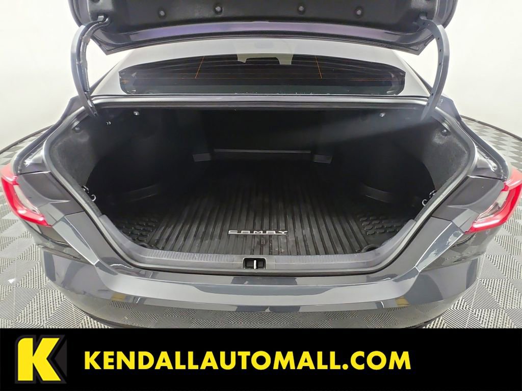 Used 2025 Toyota Camry XLE image 16