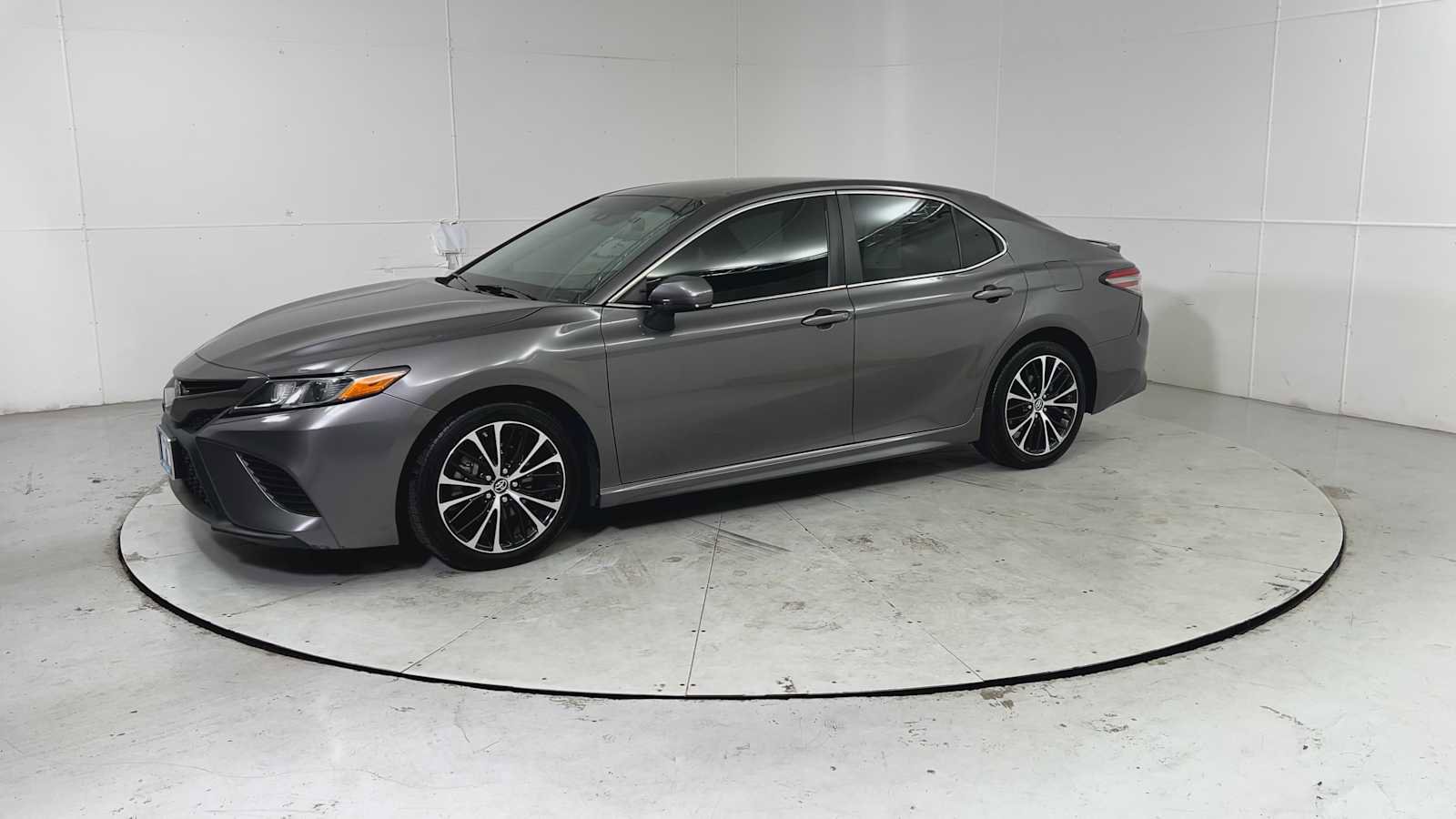 Used 2018 Toyota Camry SE image 6