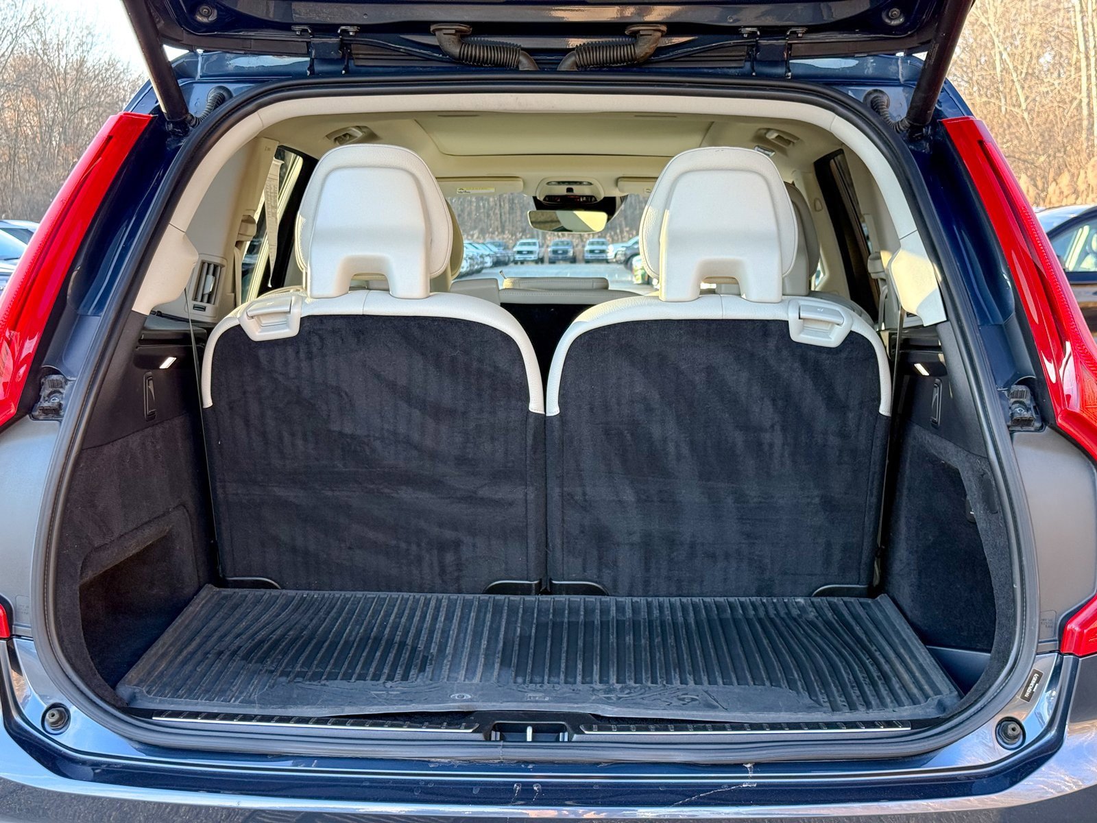 Used 2022 Volvo XC90 T5 Momentum w/ Climate Package image 13